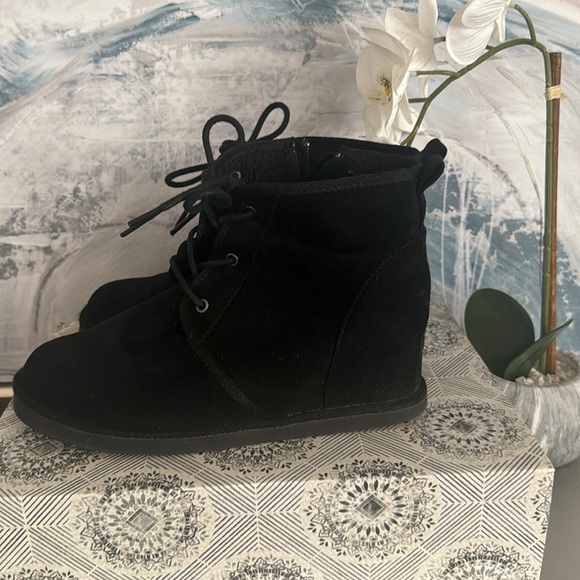 Dunes wedge booties. Size 8, Black - Picture 2 of 5